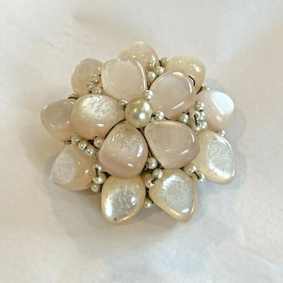 Mid century beaded brooch retro creamy stacked Lucite & faux pearl beads pin - Picture 2 of 4